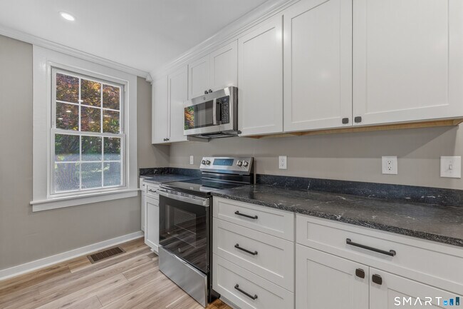 Building Photo - 238 Isinglass Rd