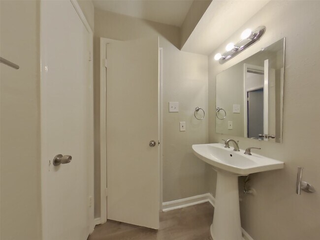 Building Photo - 15802 Echo Canyon Dr