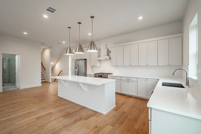 Building Photo - Perfect New Standalone 4 bed 4 bath Close to Greenville Ave & Henderson
