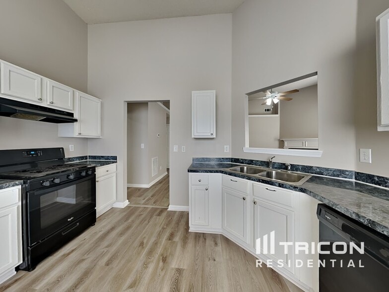Building Photo - 805 Marcus Ln