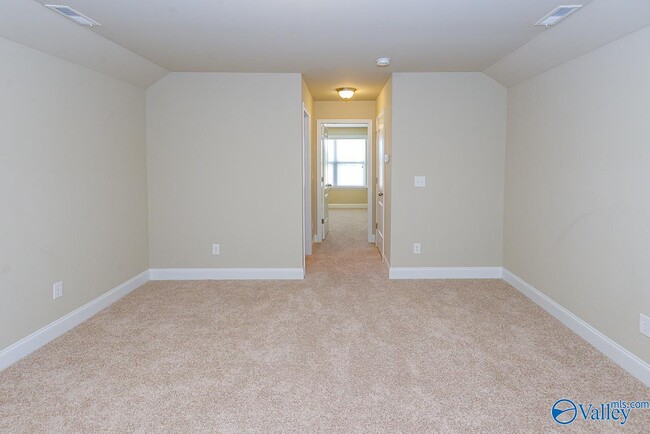 Building Photo - 3031 Greenway Cir SE