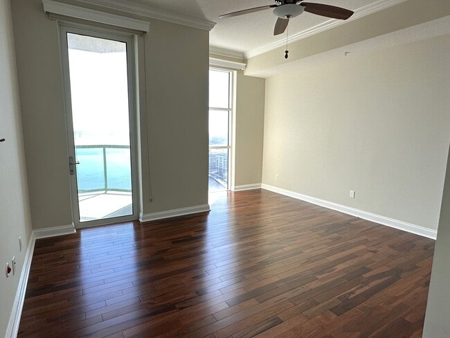 Building Photo - The Peninsula #1706