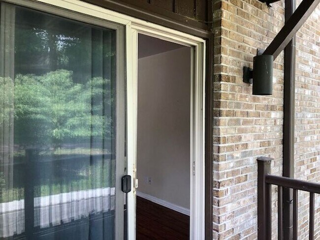 Building Photo - Nice 2 bedroom 2 bath one-level condo