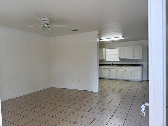 Building Photo - 106 Blue Dr