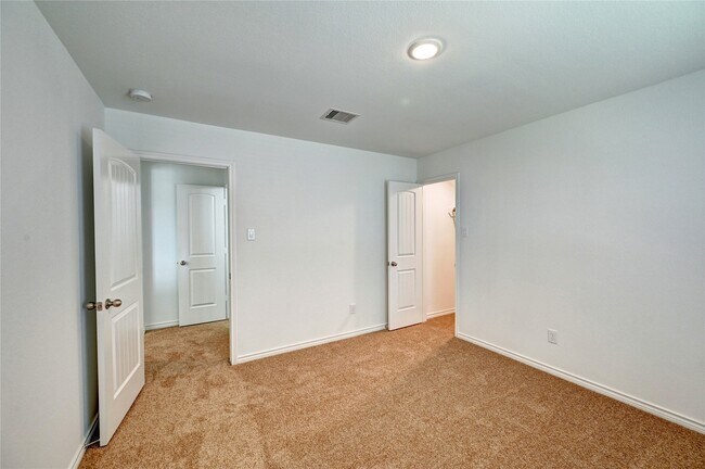 Building Photo - 9230 Mission Arbor Ln