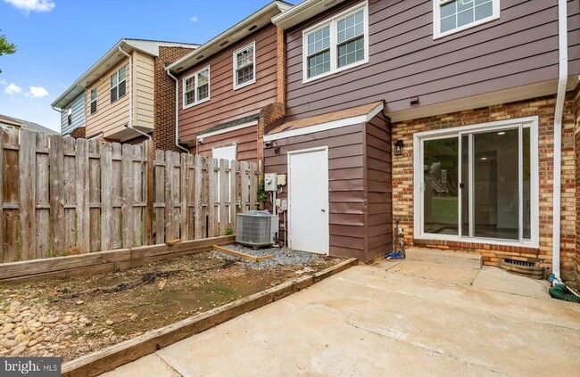Building Photo - 14874 Emberdale Dr