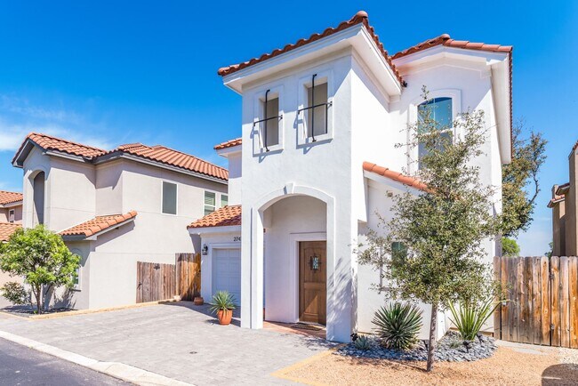 Building Photo - BEAUTIFUL PALLATIUM VILLAS 2-BEDROOM