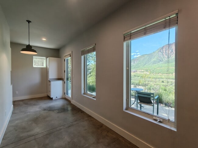 Building Photo - 600 Greenway Dr
