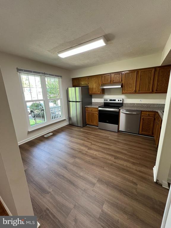 Building Photo - 209 Eaton Ct