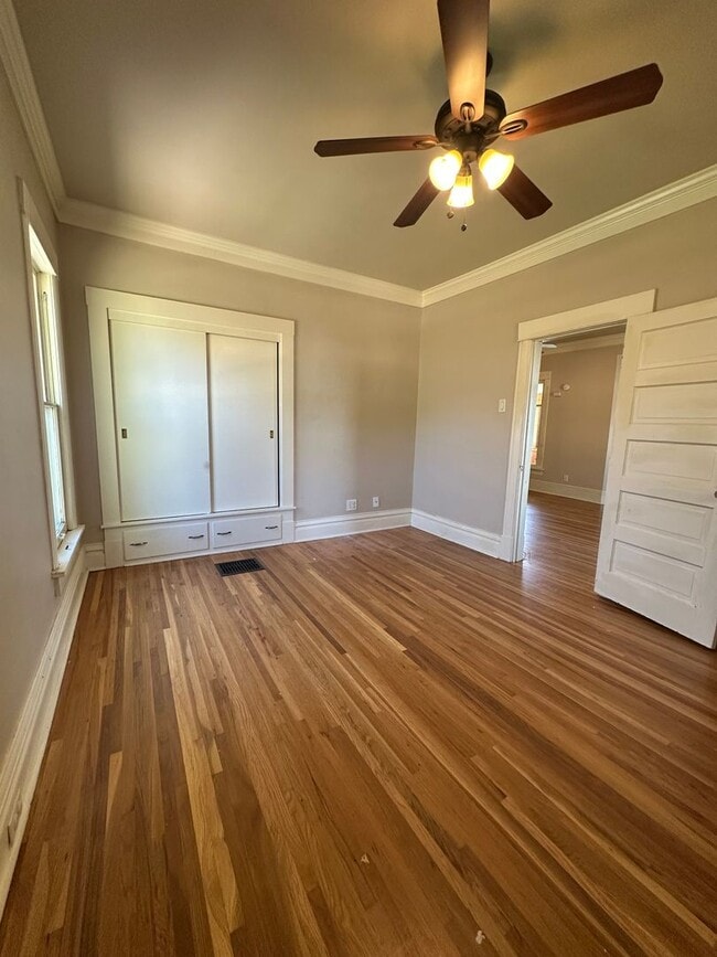 Building Photo - Amazing 3 bedroom home avail NOW