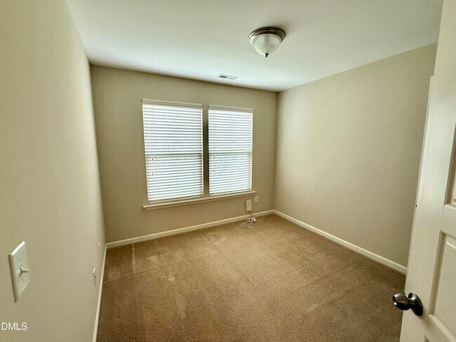 Building Photo - 1008 Midtowne Way
