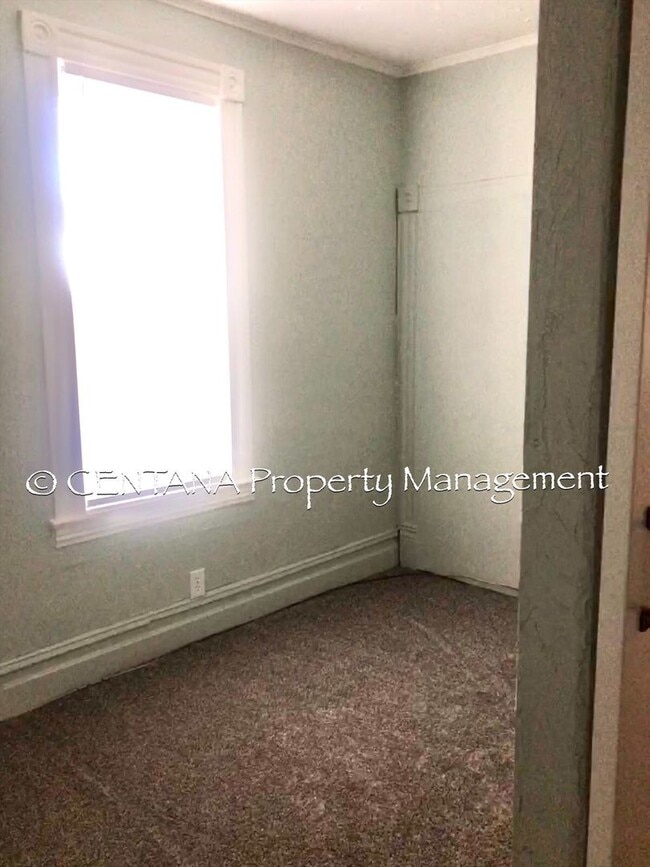 Building Photo - Cozy 3 bedroom with some cute updates!