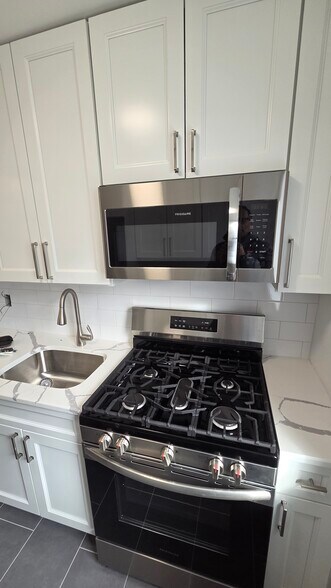 Kitchen - 165 Vroom St