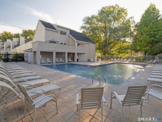 Building Photo - 303 Willow Springs