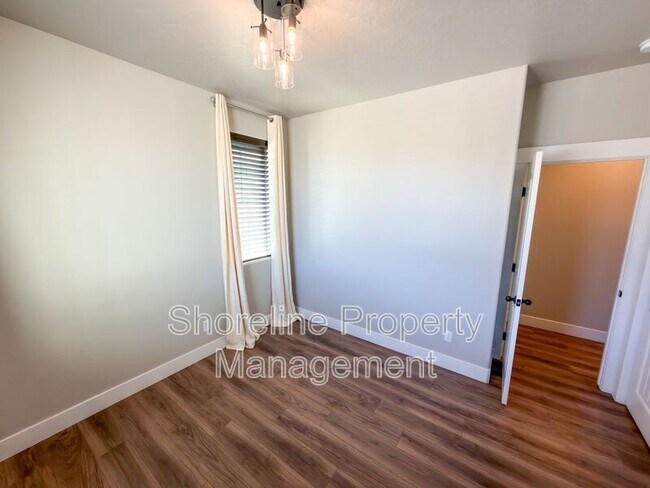 Building Photo - 12913 S Salerno Ave