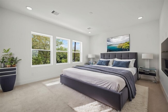 Building Photo - 870 W Little York Rd