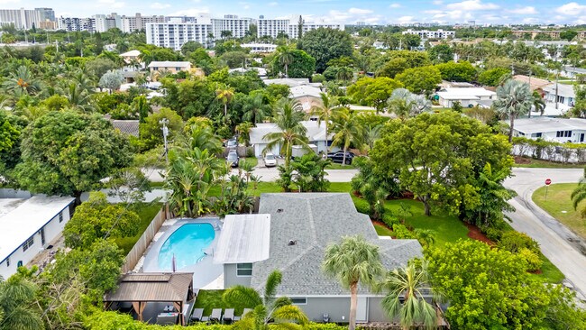 Building Photo - 1800 NE 28th Ave