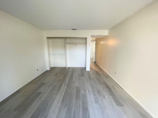 Building Photo - Scandia Pines Condo- Great Amenities!!