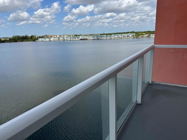 Building Photo - 1301 NE Miami Gardens Dr