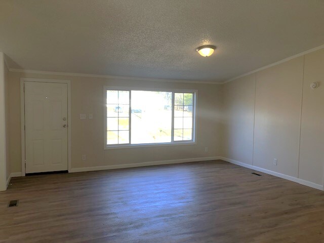 Building Photo - 1416 John Lutz Cir