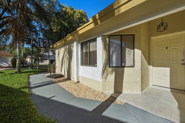 Building Photo - 138 Colly Way