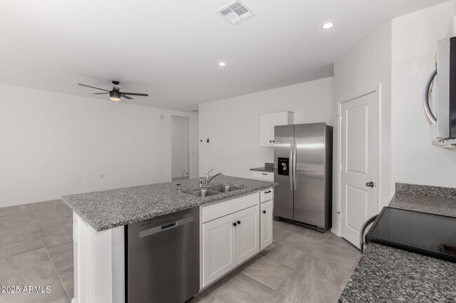 Building Photo - 103 S Collier Ln