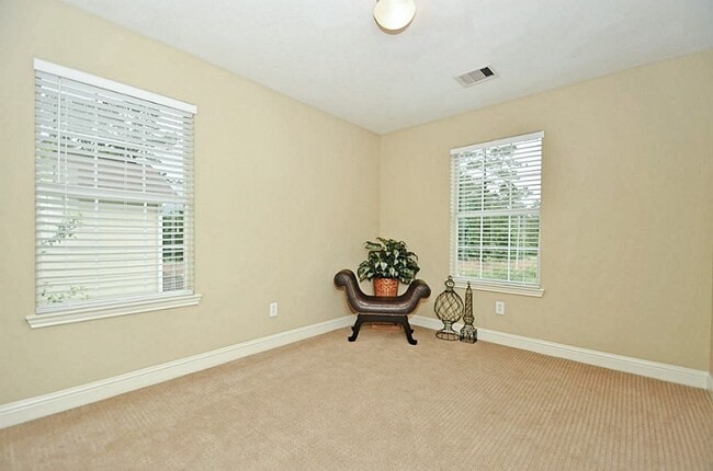 Building Photo - 12225 Medina Lake Dr