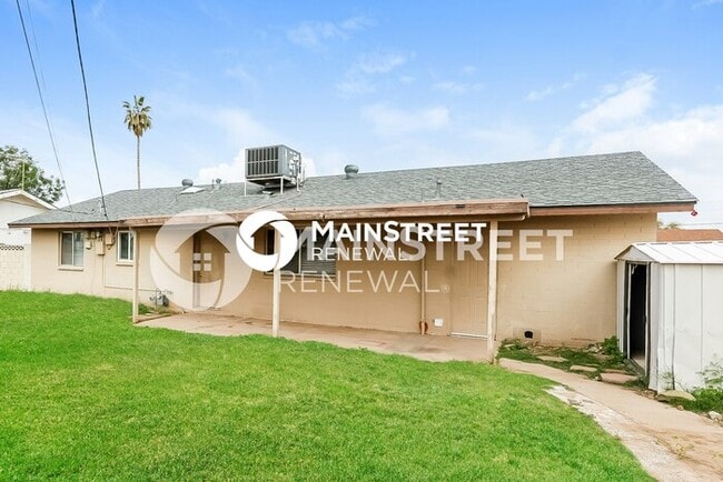 Building Photo - 3807 W Solar Dr