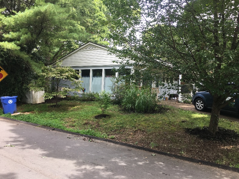 Building Photo - 18 Forestdale Dr