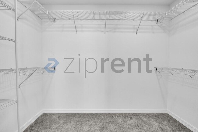 Building Photo - Unit n/a