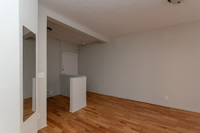 Building Photo - 457 W Melrose St