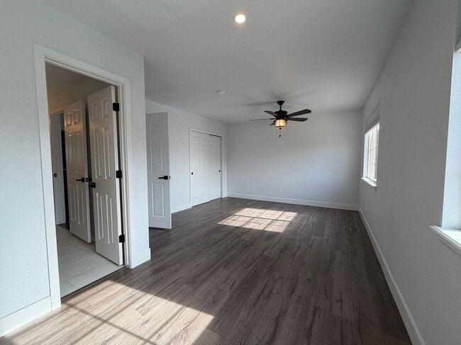 Building Photo - Spacious and Bright 3BD Home in Denver - Available Now