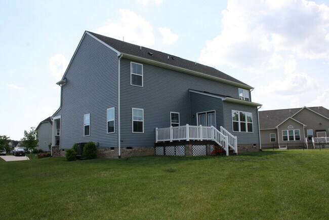Building Photo - Large 4 bedroom home