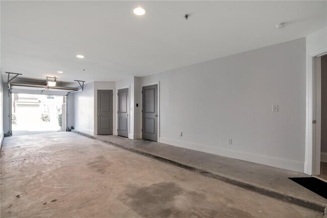 Building Photo - 58 Emerson Hill Square