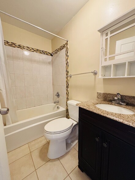 Building Photo - 613 Sierra Vista Ln