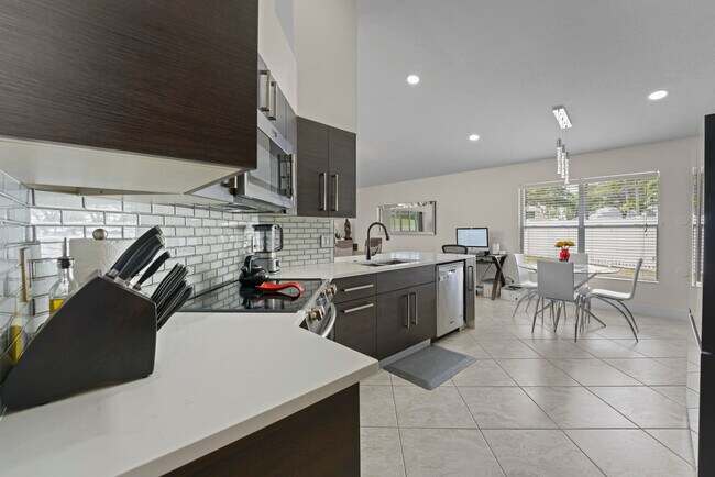 Building Photo - 6180 Royal Birkdale Dr