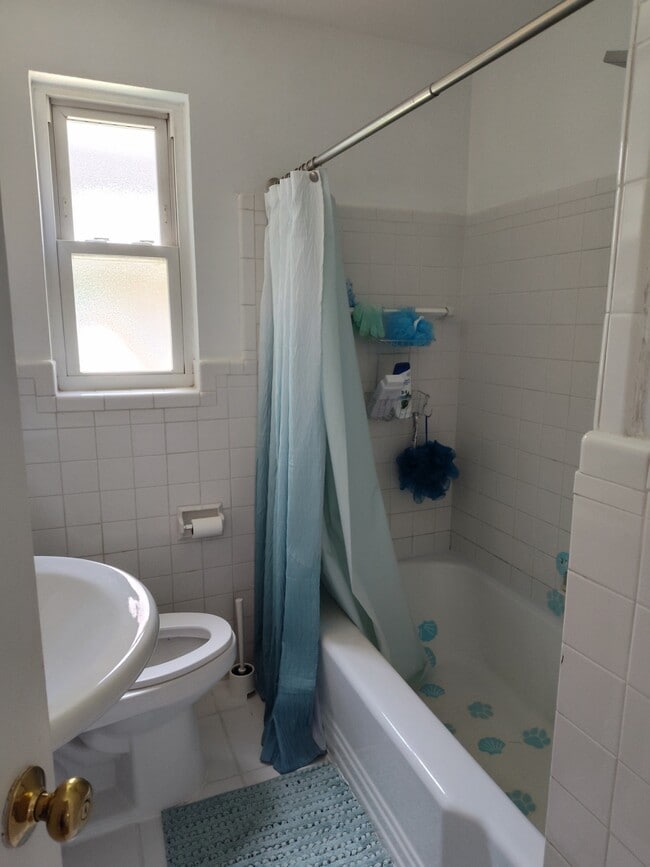 Building Photo - 1718 Fallowfield Ave