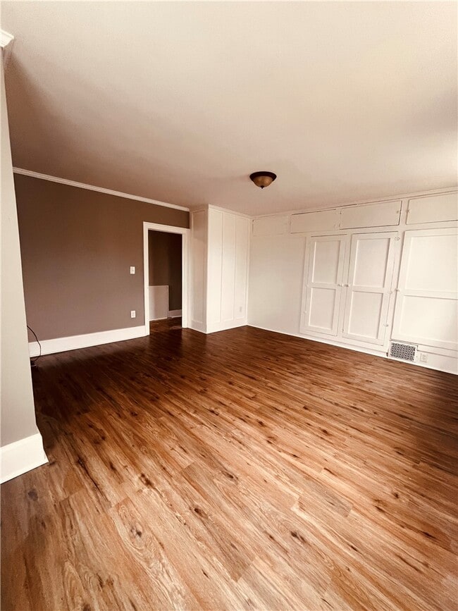 Building Photo - 114 E Main St