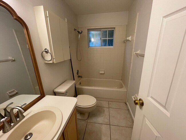 Building Photo - AVAILABLE FALL 2026!!! BEAUTIFUL 3 BEDROOM HOME