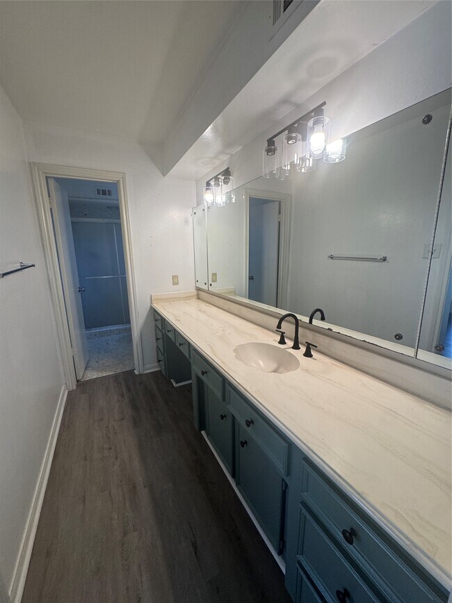 Building Photo - 7838 Vickijohn Dr