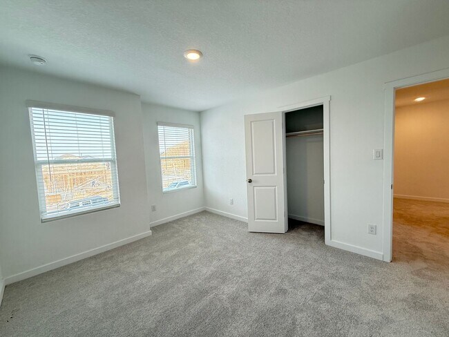 Building Photo - Brand New Lennar Home | 4 Bed | 3.5 Bath |...