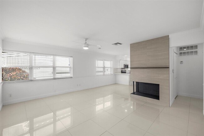 Building Photo - 1627 Moffett St