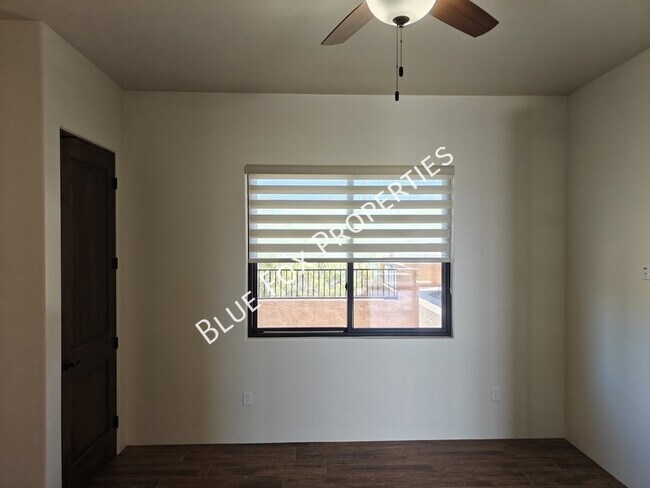 Building Photo - 13037 N Red Quail Pl
