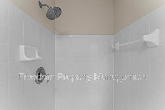 Building Photo - 8644 Sanderling Dr