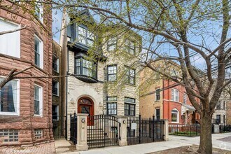Building Photo - 746 W Belden Ave