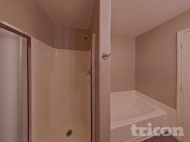 Building Photo - 16365 River Fall Ct