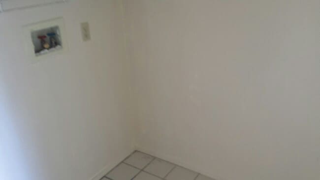 Building Photo - 2 Bedroom - 2.5 Bathroom Condo in gated co...