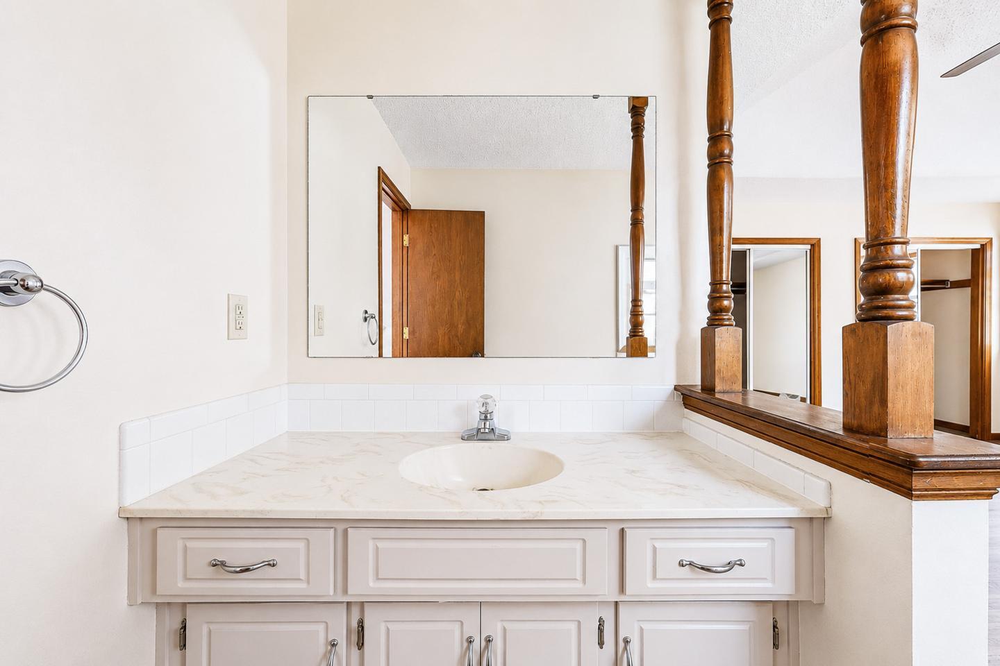 Building Photo - Spacious Shawnee Home Near Mill Creek Streamway Park
