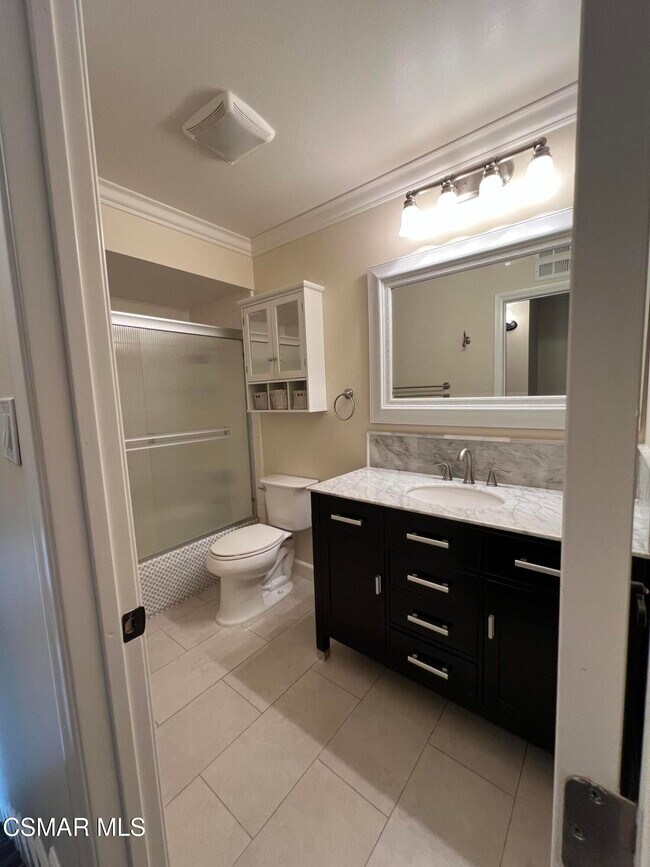 Building Photo - 334 W Avenida De Las Flores