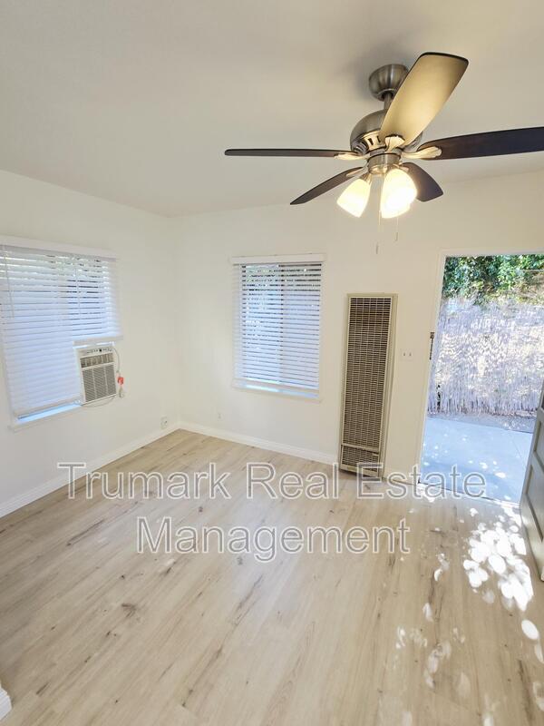 Building Photo - 526 Naranja Dr